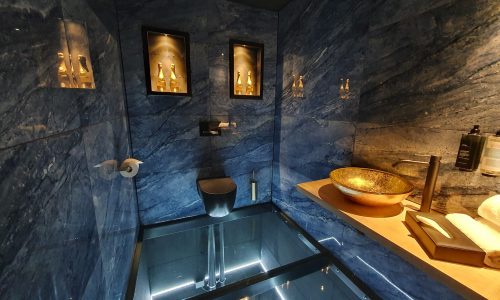 Persfoto toilet BLOU Rooftop Bar